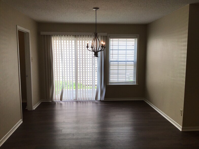 Building Photo - 12645 Republic Dr