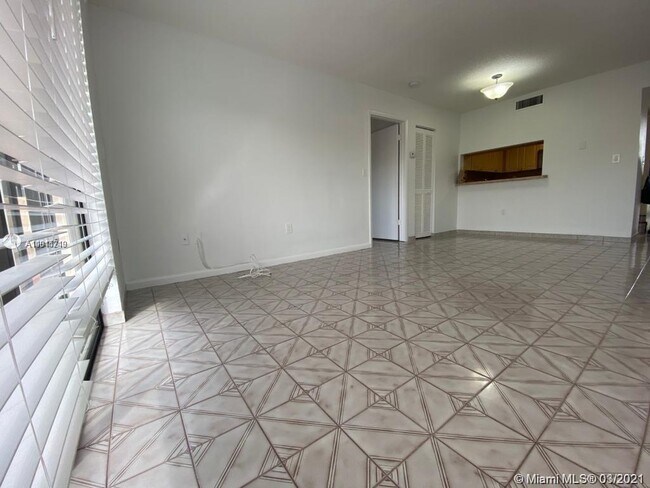 Building Photo - 995 SW 84th Ave