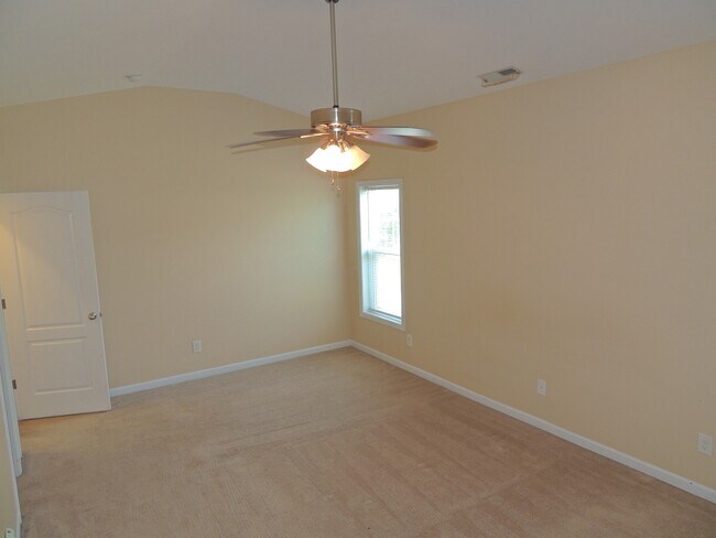 Building Photo - 102 Battery Way