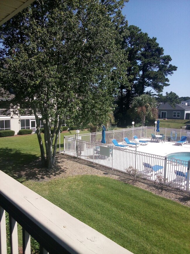 Building Photo - 1920 Bent Grass Dr