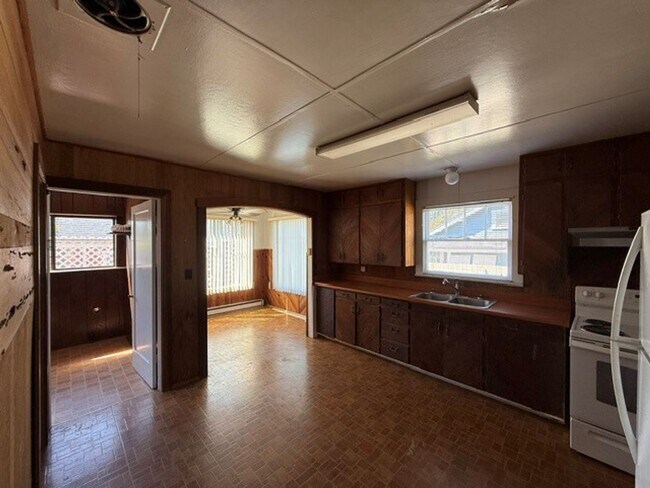 Building Photo - 675-685 Elrod Ave