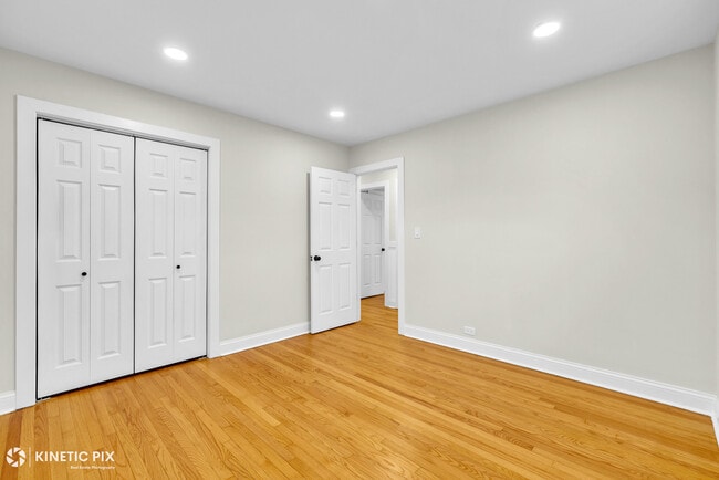 Building Photo - 4938 W Randolph St