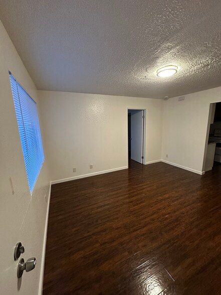Primary Photo - 5533 Madison Ave
