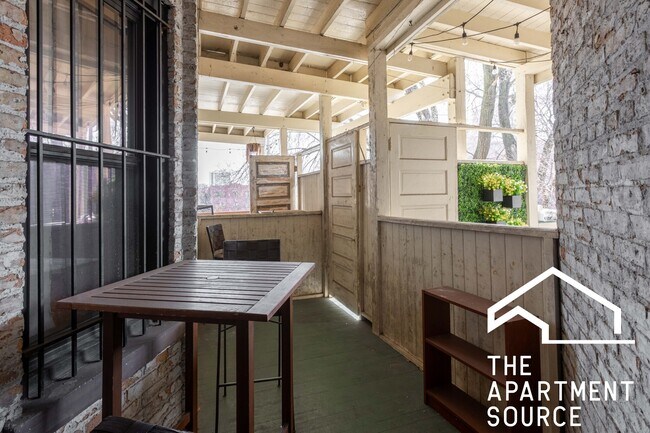 Building Photo - 825 W Diversey Pky