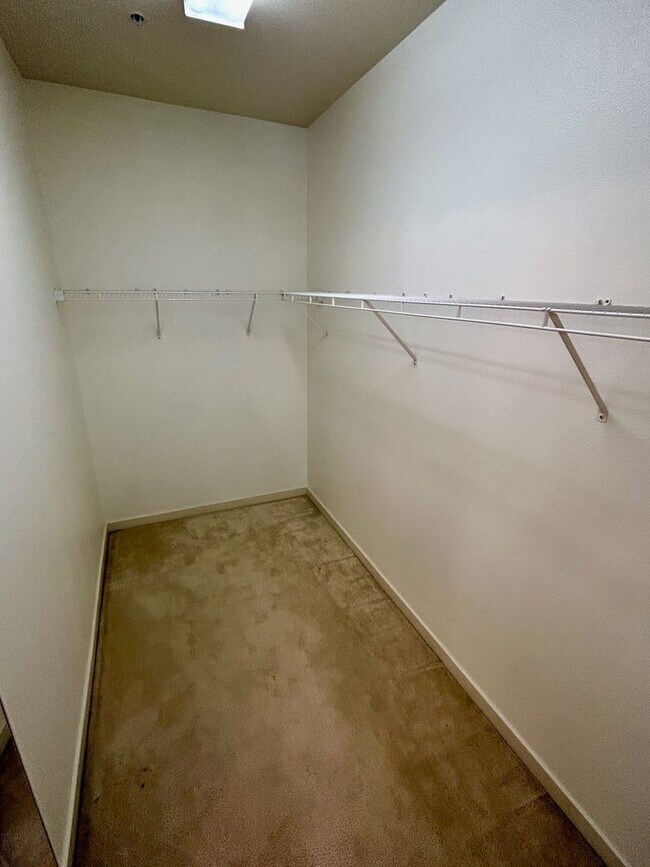 Building Photo - Spacious 2-Bedroom, 2-Bath Townhome with Primary Suite in Happy Valley