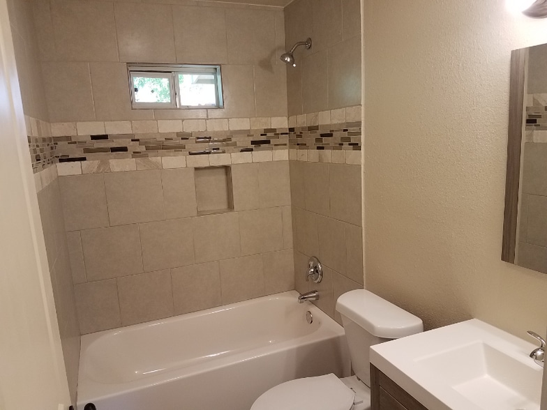 Building Photo - 5227 Vlg Gln Dr