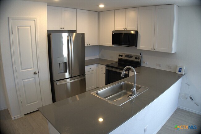 Building Photo - 809 Riviera Ct