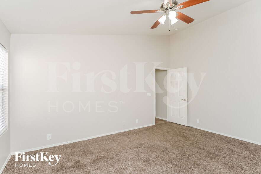 Building Photo - 6648 E Russell St