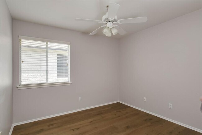 Building Photo - 3108 Lynnbrook Dr