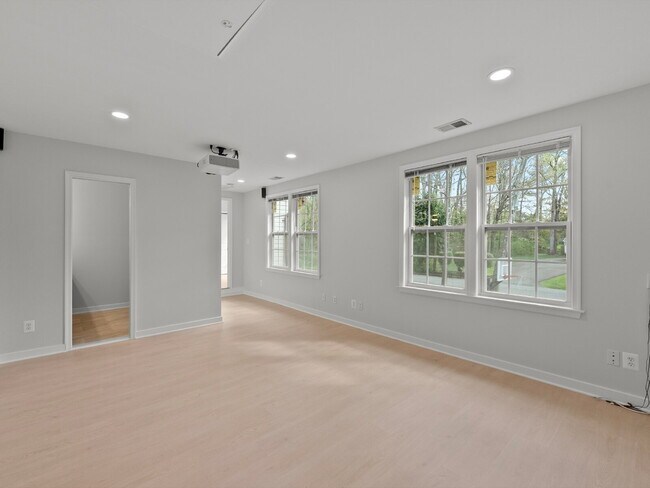 Building Photo - "Spacious 5-Bed Haven on Cedarest Rd – Where Comfort Meets Convenience in Fairfax!"