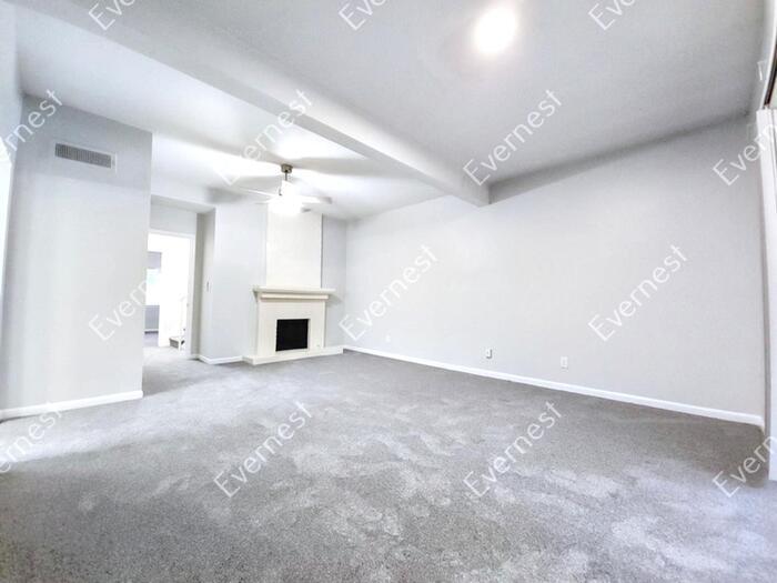 Building Photo - 3815 Paces Ferry W
