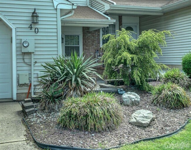 Building Photo - 40 Staghorn Dr