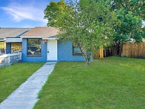 Building Photo - Cozy 2/1 Townhome in Orange Park!