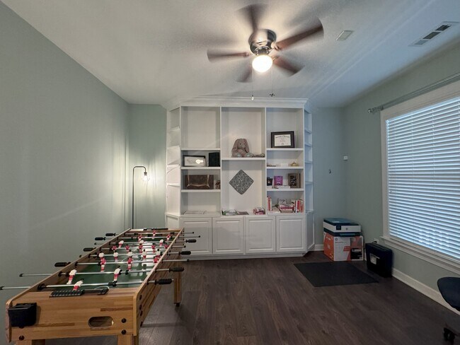 Building Photo - 17817 Overland Forest Dr