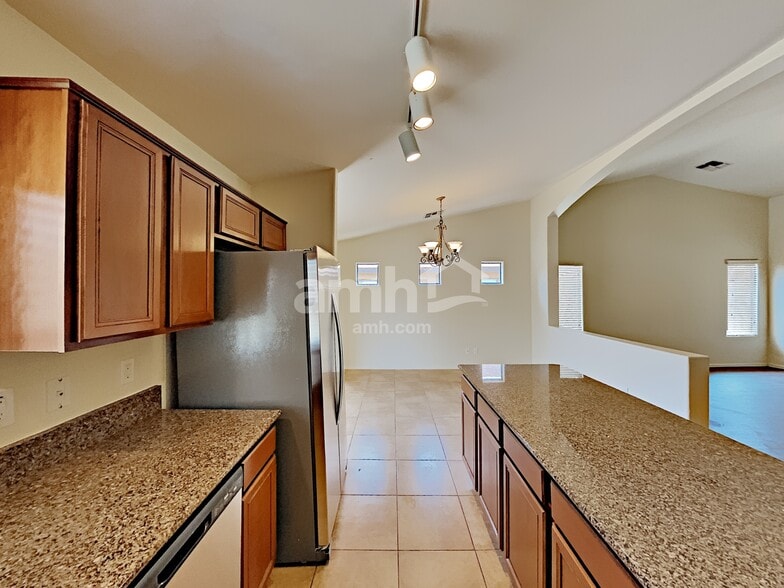 Building Photo - 17568 W Voltaire St