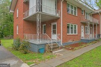 Building Photo - 147 Burnside St