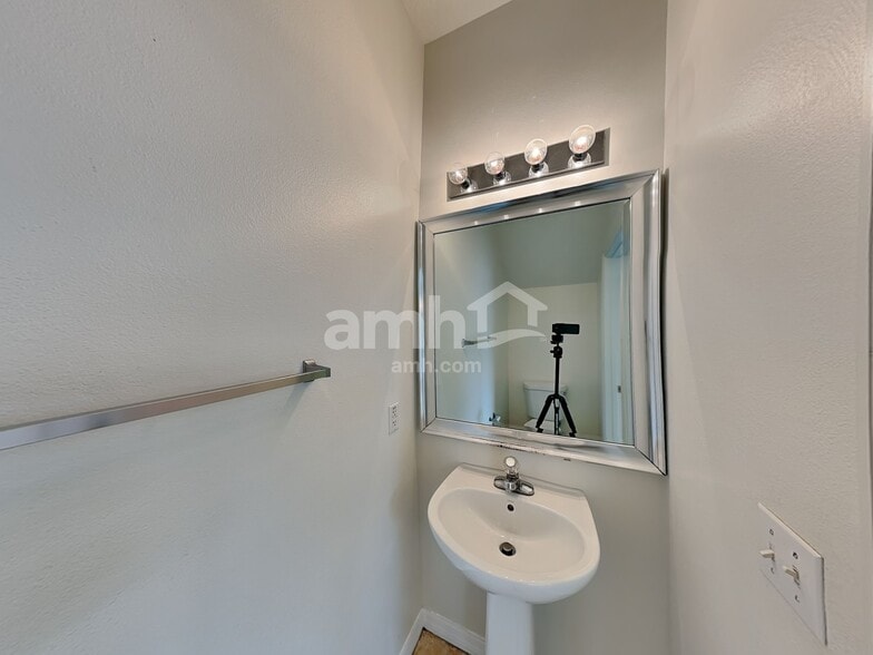 Building Photo - 5500 Paradise Cay Cir