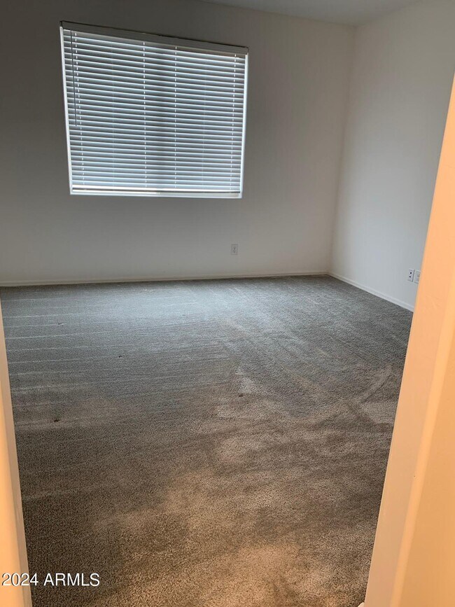 Building Photo - 345 E Caribbean Dr