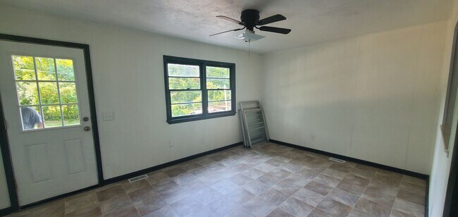 Building Photo - 2935 E Republic Rd
