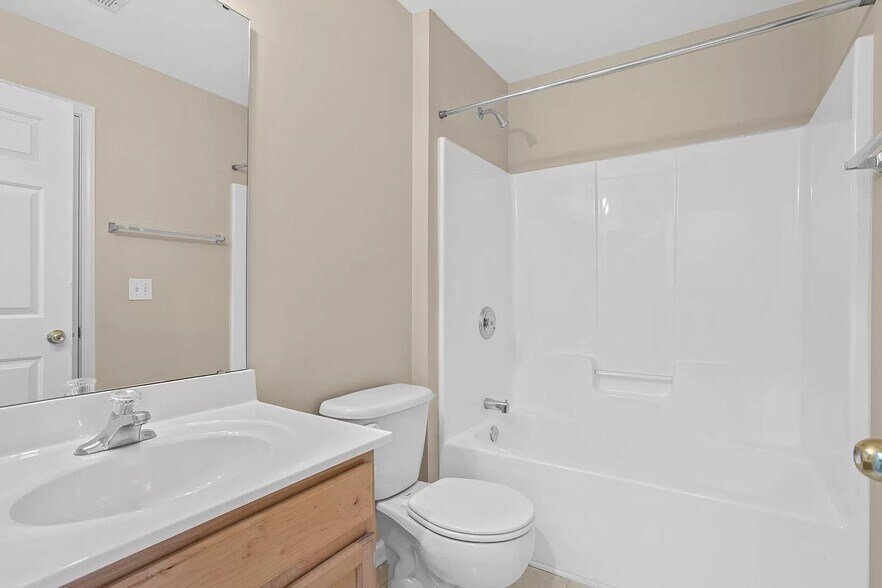 Building Photo - 107 Sylvan Oak Way