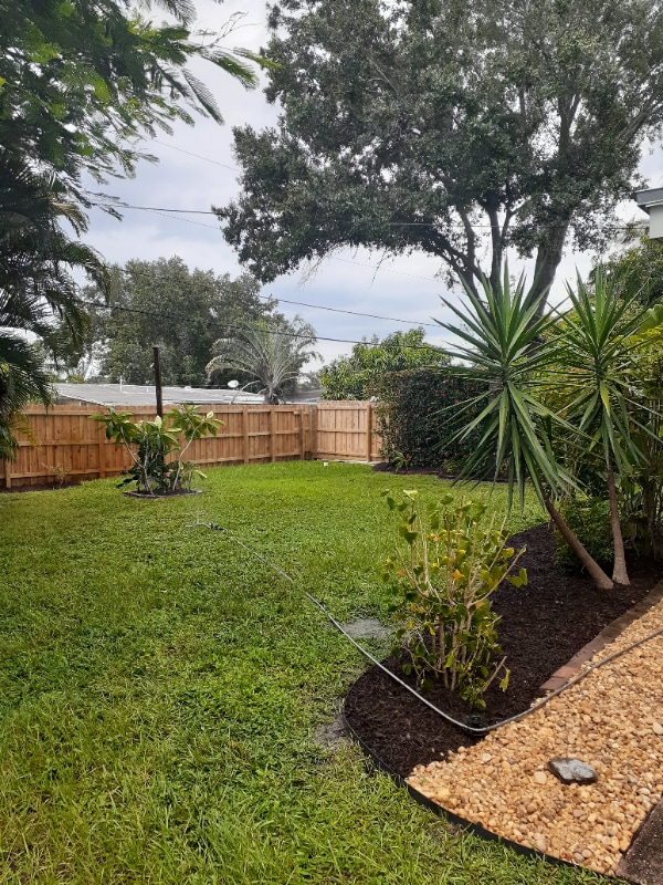 Building Photo - 117 SE Solaz Ave