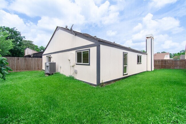 Building Photo - 6423 Coachwood Dr