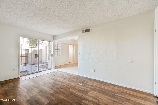 Building Photo - 4435 E Pueblo Ave
