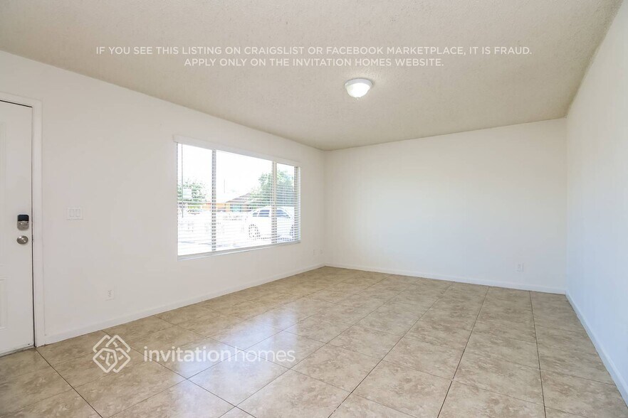 Building Photo - 5243 W Lewis Ave