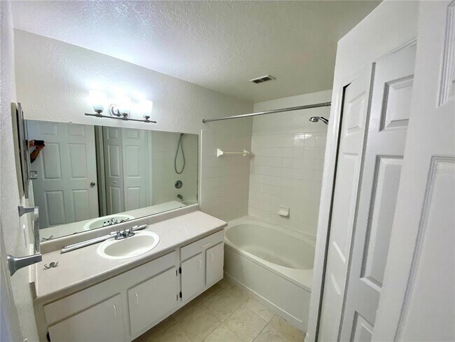 Building Photo - 13028 Plantation Park Cir