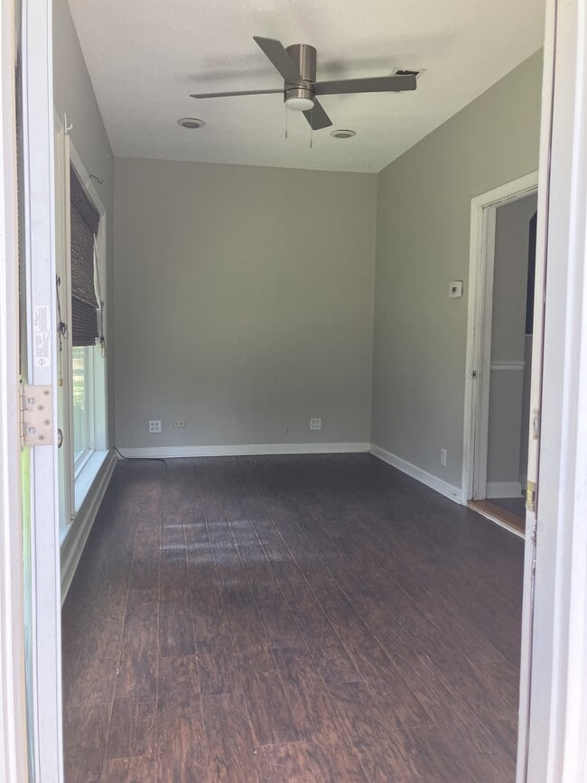 Building Photo - 318 Riverchase Dr