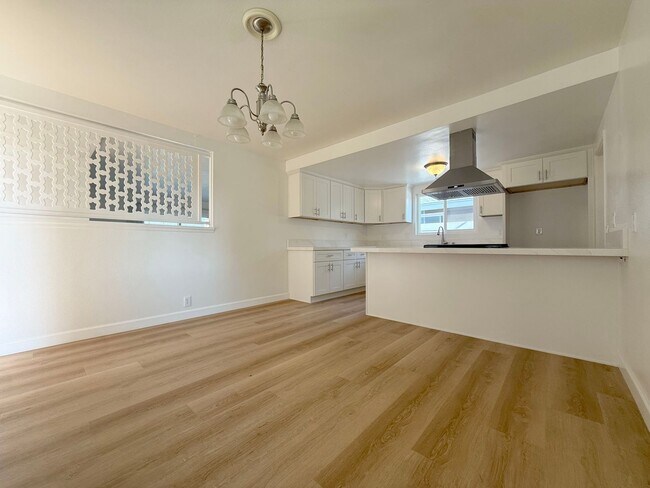 Building Photo - 4 Bed +2 Bath + 2 Car Garage - South HB