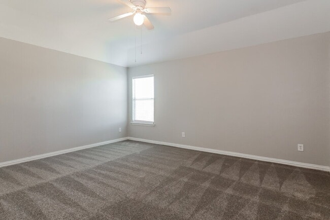 Building Photo - 609 Cove Ct