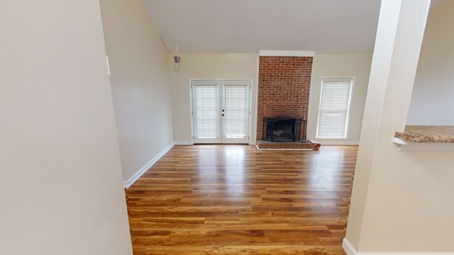 Building Photo - Charming 3 Bedroom Home with Modern Update...