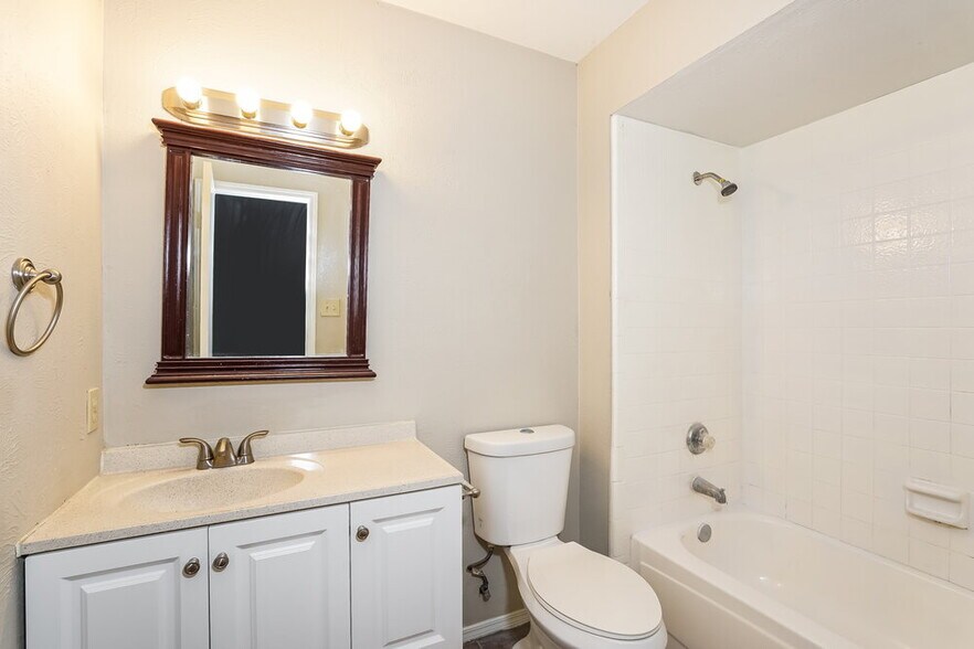 Building Photo - 3009 Joymeadow Dr