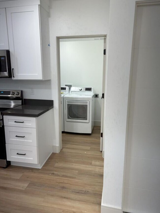 Building Photo - 288 E Center St