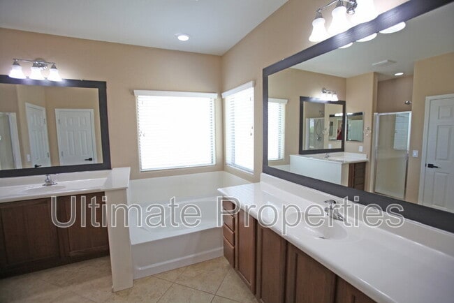 Building Photo - 18028 W Golden Ln