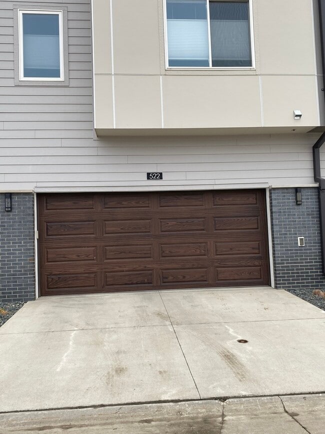 Building Photo - Beautiful Townhome for Rent