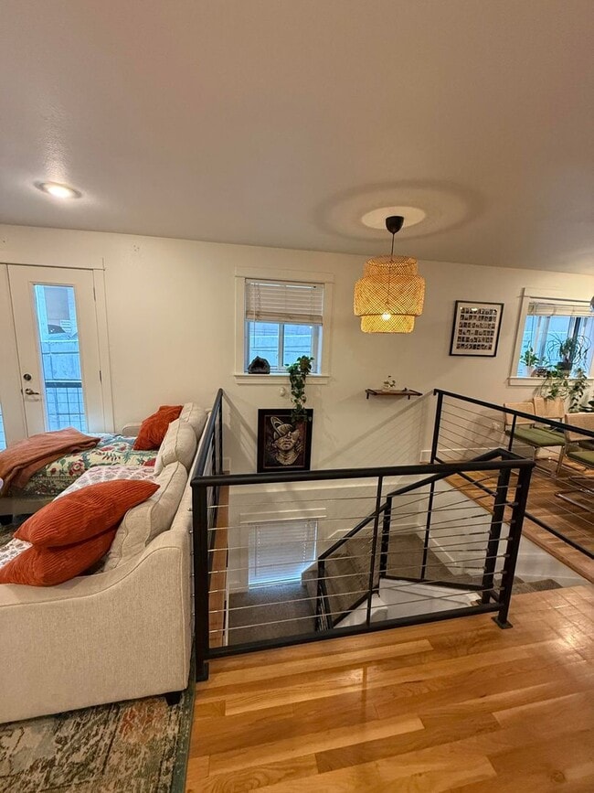 Building Photo - 2bed/1.5 bath Stylish Condo in LoHi