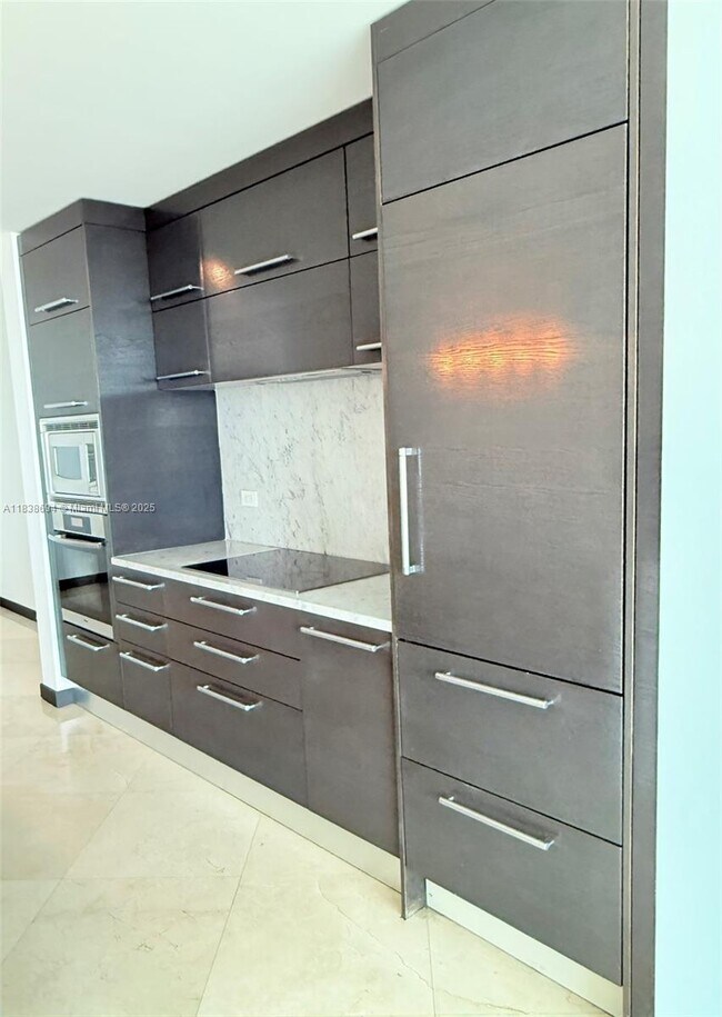 Building Photo - 900 Biscayne Blvd