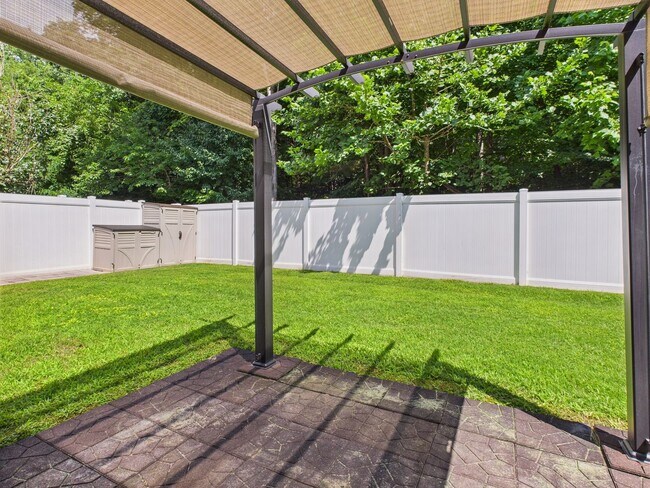 Building Photo - Charming 5-Bedroom 2.5 Bathroom Home locat...