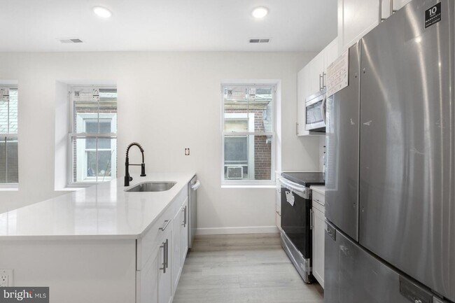 Building Photo - 223 S 45th St