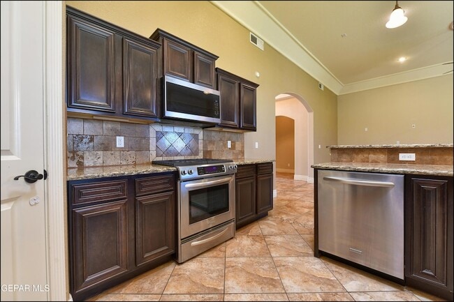 Building Photo - 7379 Black Mesa Dr