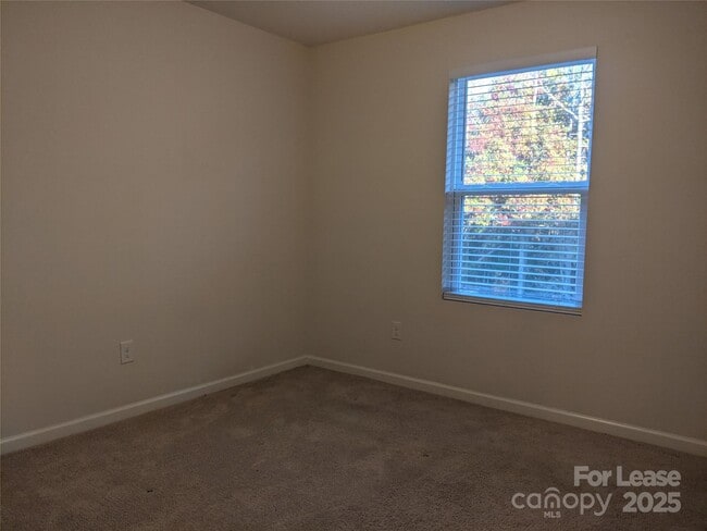 Building Photo - 2040 E Park Dr