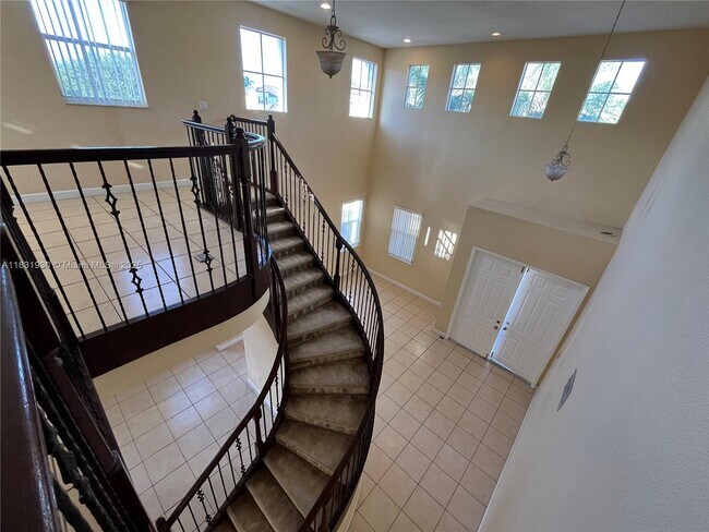 Building Photo - 9140 SW 153rd Ave