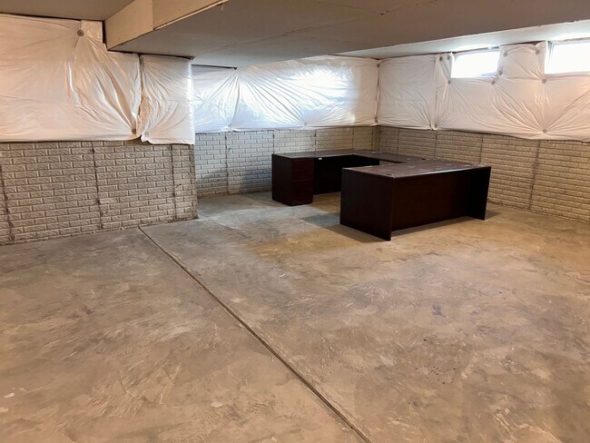 Building Photo - Home For Lease