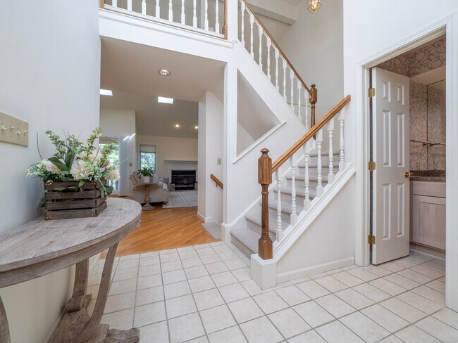 Building Photo - 12 Boulevard Dr