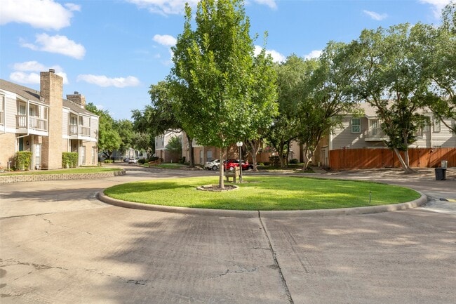 Building Photo - 11710 Southlake Dr