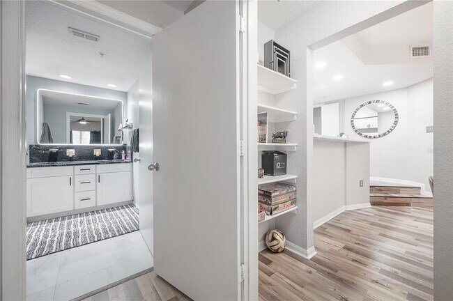 Building Photo - 410 S Armenia Ave