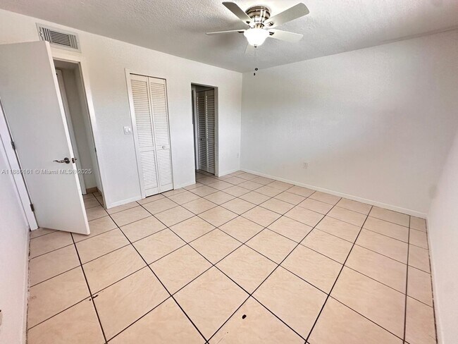 Building Photo - 1380 W 41st St