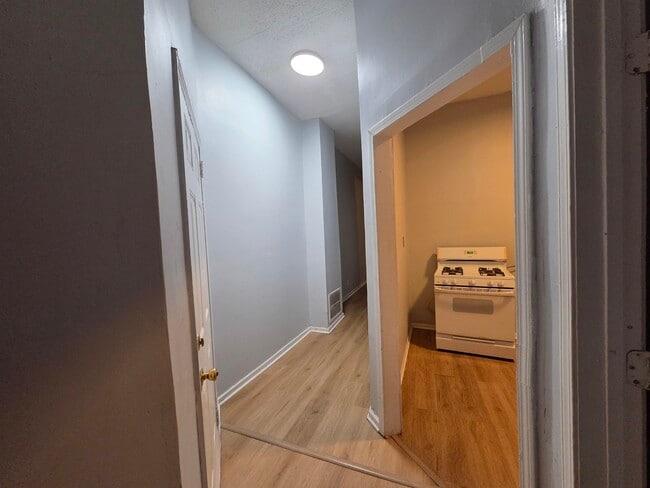 Building Photo - 993 Oakview St